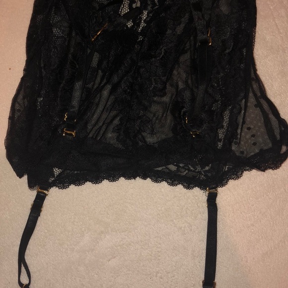 Super Sexy Chamise thong set w/ detachable garters - Picture 6 of 6